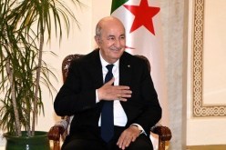 منح عمار بن جامع وسام الاستحقاق الوطني