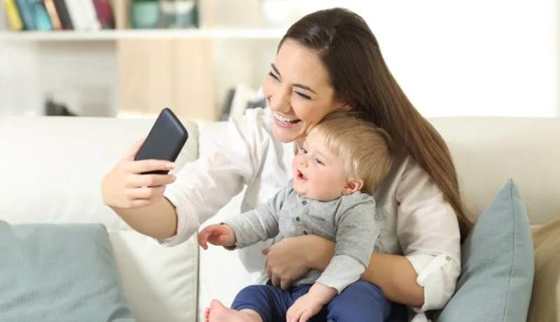 نشر صور الأطفال على الإنترنت.. خبراء يحذرون من عواقب وخيمة