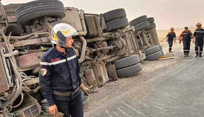 تبسة.. 5 جرحى في انحراف وانقلاب شاحنة ببكارية