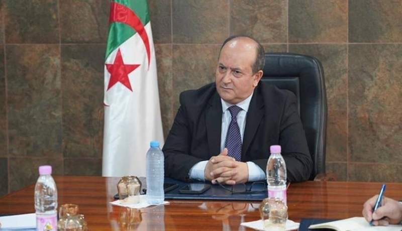 الوزير الأول بالنيابة يعقد اجتماعا مع الولاة