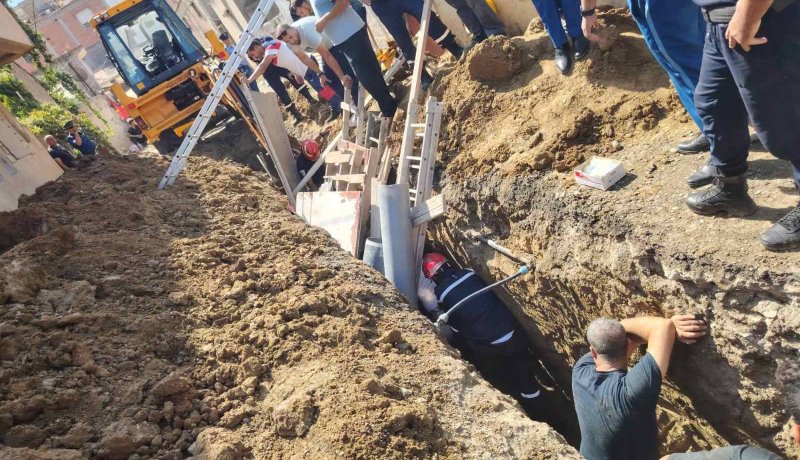 إنقاذ عامل من داخل خندق في تيزي وزو
