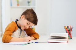 خطوات فعالة ليحب إبنك الدراسة