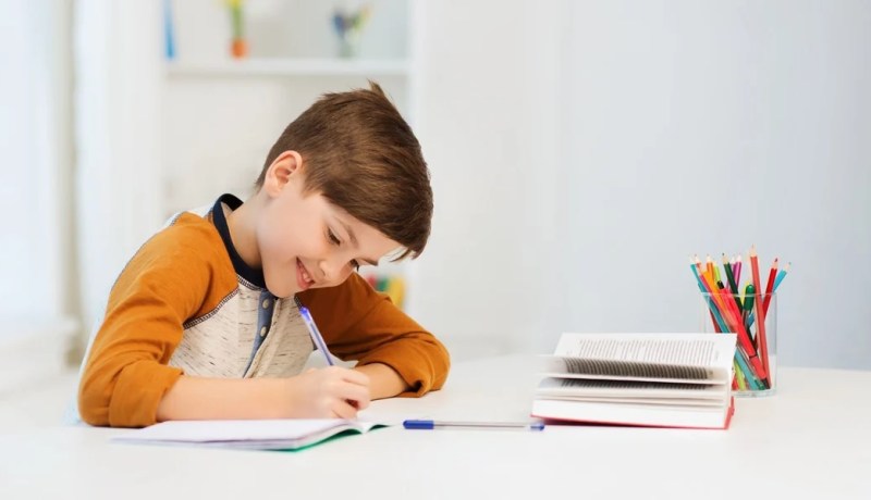 خطوات فعالة ليحب إبنك الدراسة