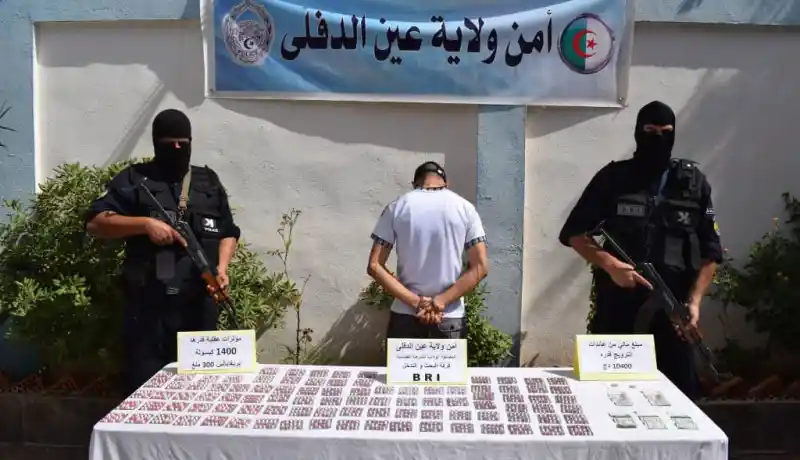 BRI عين الدفلى تطيح بمروج للمؤثرات العقلية وتضبط 1400 قرص مهلوس
