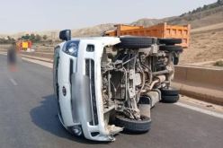 باتنة.. 6 جرحى في حادث انحراف وانقلاب شاحنة بأريس