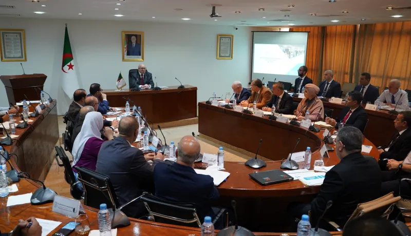 وزير الصناعة يجتمع مع مسؤولي الشركة القابضة GETEX