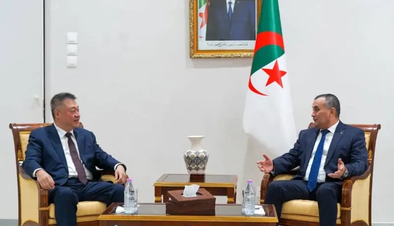 وزير البريد يبحث مع رئيس شركة “هواوي” توطين التكنولوجيا وتطوير الكفاءات في الجزائر
