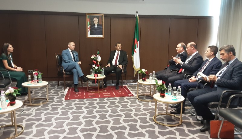 عرقاب يبحث تطوير التعاون مع شركتي أوكسيدنتال بتروليوم الأمريكية وبتروغاز العُمانية