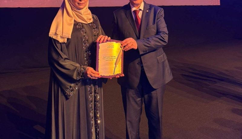 وزيرة الثقافة تهنئ الأديبة سميرة بن عيسى على تتويجها بجائزة كتارا للرواية العربية