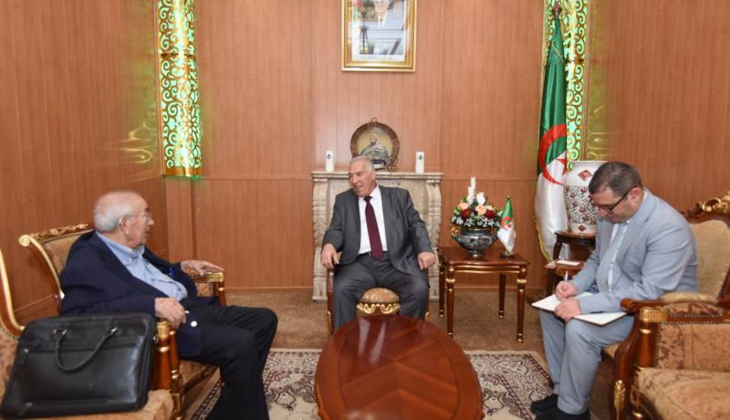 وزير المجاهدين يستقبل رئيس جمعية فدرالية جبهة التحرير بفرنسا