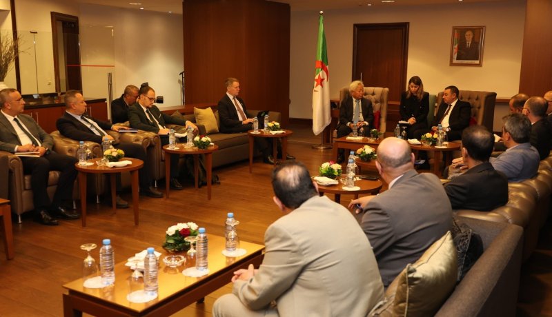 وزير الداخلية يستقبل رئيس البنك الآسيوي للاستثمار في البنية التحتية