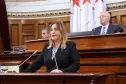 نجيبة جيلالي تعرض قانوني الأوسمة العسكرية أمام مجلس الأمة