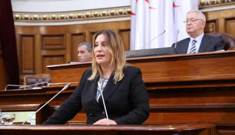 نجيبة جيلالي تعرض قانوني الأوسمة العسكرية أمام مجلس الأمة