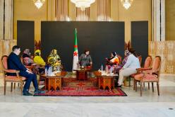 وزيرة الثقافة تستقبل فرقة النيلية وتكرم خيرة بلكحل لدورها في الحفاظ على الثراث الحساني