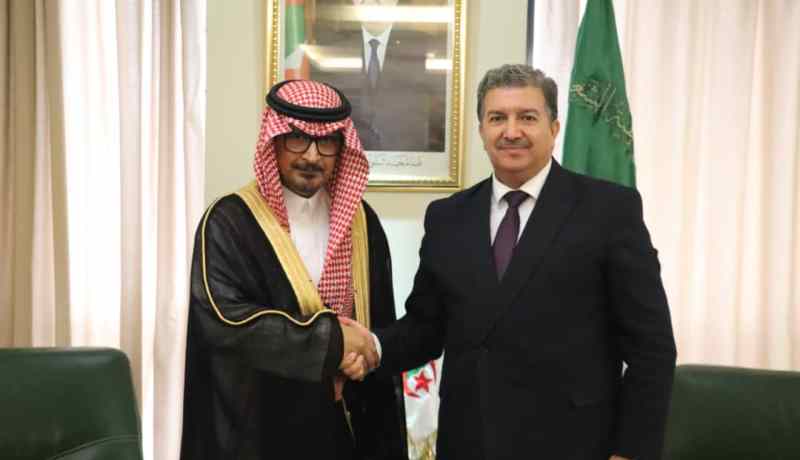 وزير الاتصال يبحث مع السفير السعودي تعزيز التعاون