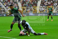 المنتخب الوطني يتأخر في الشوط الأول أمام أوغندا بهدف مثير للجدل