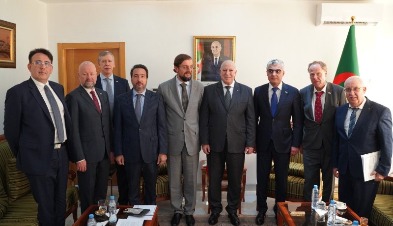 وزير الصناعة يستقبل وفداً رفيع المستوى عن جمعية أرباب العمل الروسية ومجلس التجديد الاقتصادي الجزائري