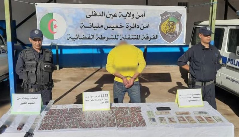 شرطة عين الدفلى توقف مروّج المخدرات وتحجز 1223 قرص مهلوس