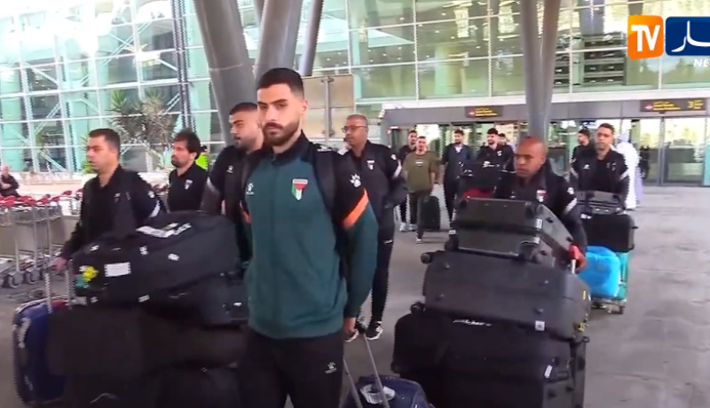 منتخب فلسطين يحل بالجزائر تحسبا لمواجهة محليي الخضر