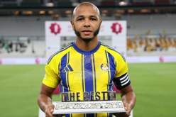 براهيمي يتوج بجائزة الأفضل في الدوري القطري