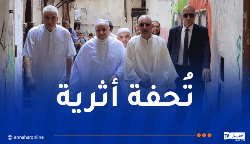 بلمهدي يؤدي أول صلاة جمعة بجامع سفير التاريخي بالقصبة