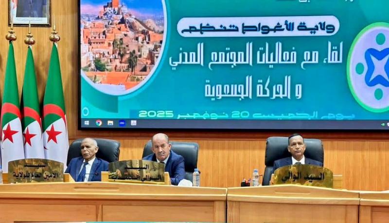 والي الأغواط يعقد لقاءً مع فعاليات المجتمع المدني ويستمع لانشغالاتهم