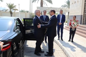 بالصور.. ناصري يزور مقر سفارة الجزائر بالعاصمة القطرية الدوحة