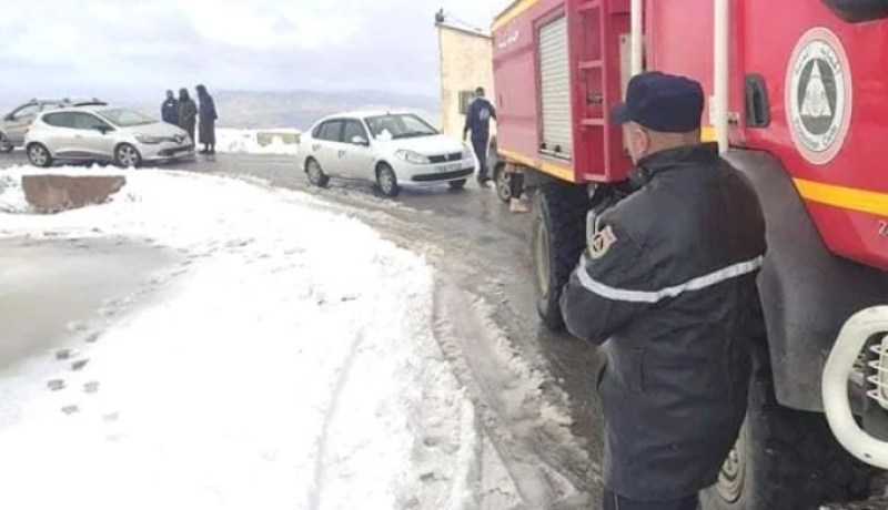 تقلبات جوية.. إنقاذ 13 شخصًا حاصرتهم الثلوج وإخراج 7 سيارات وشاحنة