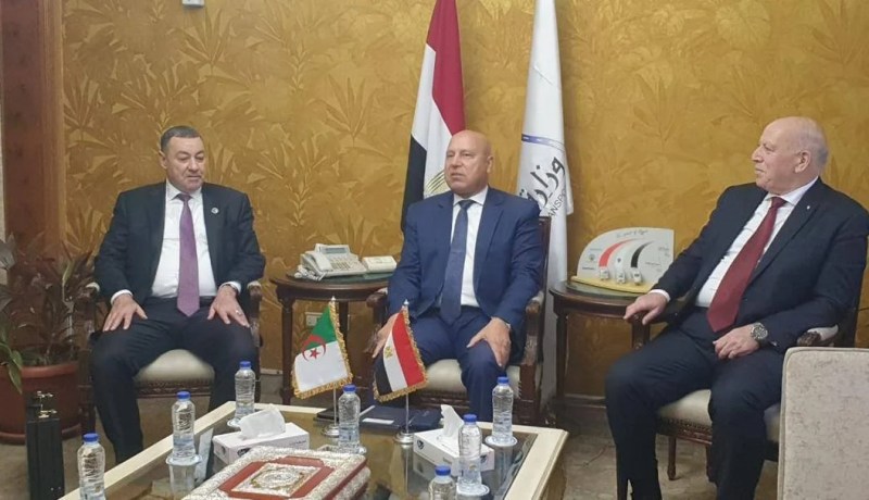 يحيى بشير يستعرض آفاق تعزيز التعاون الصناعي بين الجزائر ومصر