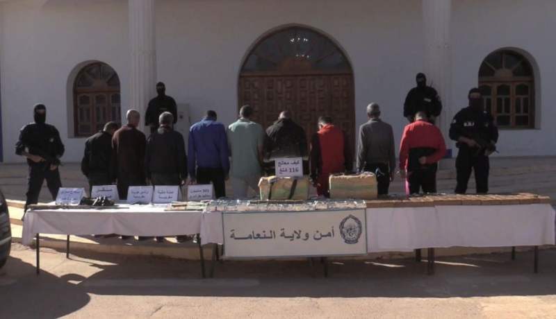 النعامة.. توقيف 10 أشخاص بينهم مغربي وضبط 116 كلغ من الكيف 