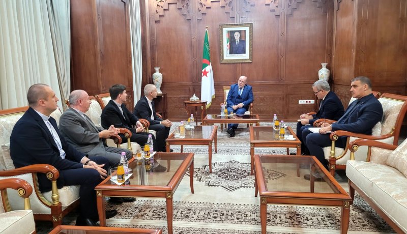 بلمهدي يستقبل رئيس أساقفة الجزائر