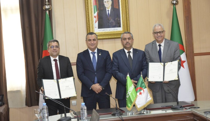 توقيع اتفاقية تعاون بين وزارة التربية وموبيليس