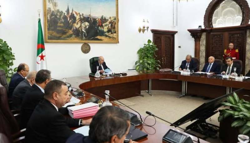 أوامر رئاسية بمتابعة مشروع الربط الكهربائي بين شمال وجنوب الوطن وتوجيه فائض الطاقة نحو التصدير