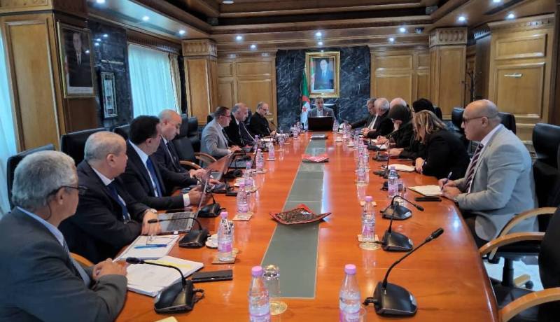  عجال يترأس اجتماعا خُصص لمتابعة انتاج الكهرباء والتحضير لصائفة 2026