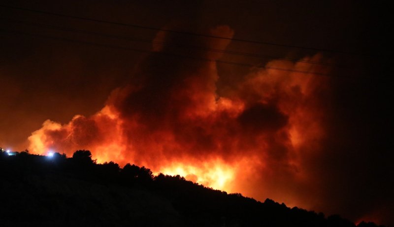 سونلغاز تيبازة: بيان هام حول تذبذب في التموين في 5 بلديات بسبب الحرائق