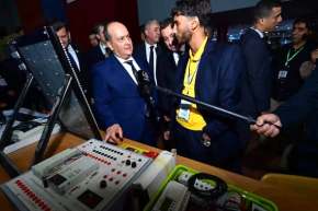 الوزير الأول يتفقد المعرض الوطني للمهن ويؤكد دعم الدولة لترقية الكفاءات الوطنية