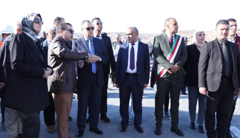 والي وهران يعاين أشغال مشروع توسعة الميناء 