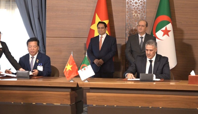 الجزائر وفيتنام توقعان على مذكرة تفاهم في مجال السكن والعمران وتطوير المدن