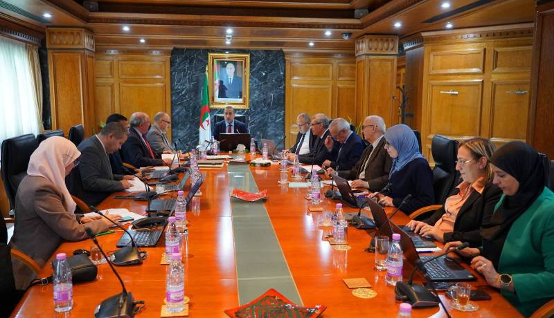 عجال يطلق ورقة طريق لتعزيز التنمية الطاقوية والاجتماعية في الولايات 11 المستحدثة