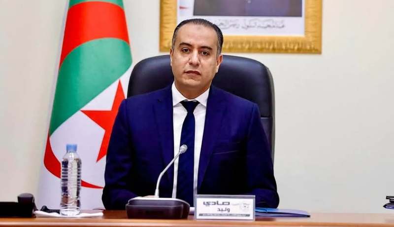 صادي يهنئ البطلة الجزائرية أبوريش بعد إحرازها البرونزية في بطولة العالم للكاراتي