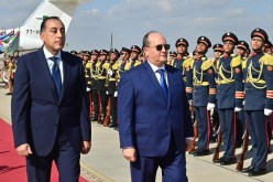 الوزير الأول يحل بمصر
