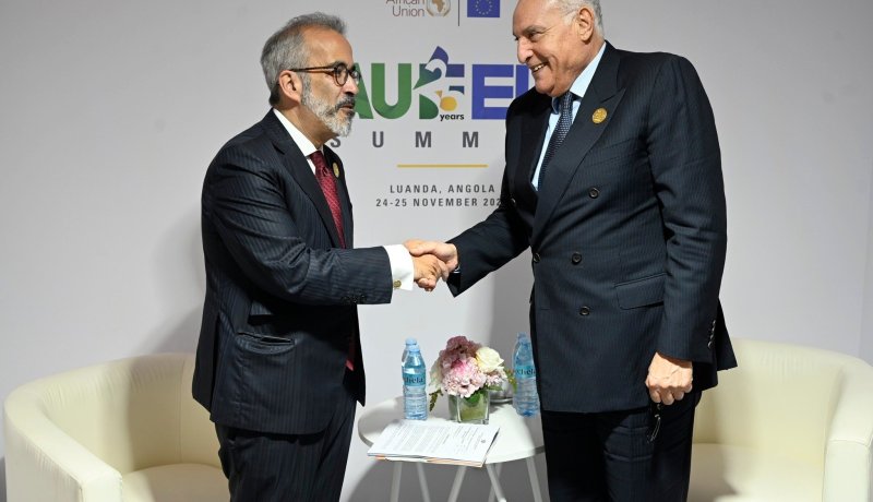 عطاف يجري محادثات مع نظيره البرتغالي