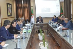 وزير التربية يشدد على الشفافية في تسيير الخدمات الاجتماعية