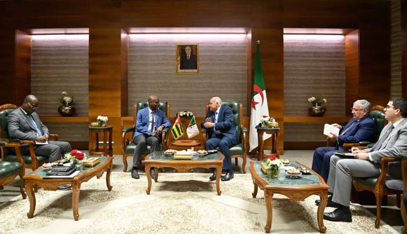 عطاف يستقبل نظيره التوغولي روبير دوسي