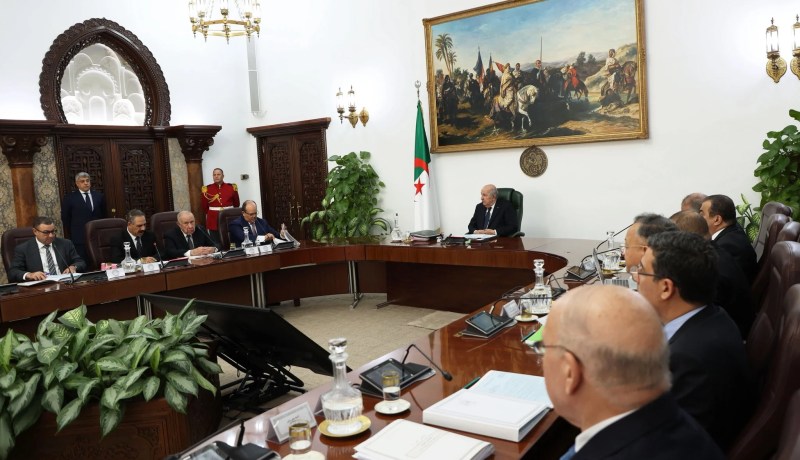 مجلس الوزراء يقرر رفع الحد الأدنى للأجر الوطني المضمون ومنحة البطالة ويُمهّد لزيادات في مِنح المعاشات والمتقاعدين