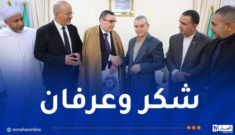 والي مستغانم يكرّم العالم الجزائري كمال يوسف تومي