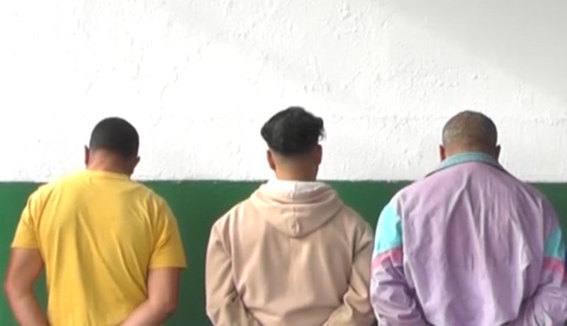 البويرة.. الدرك يوقف 8 باعة فوضويين للمأكولات على حواف الطريق السيار