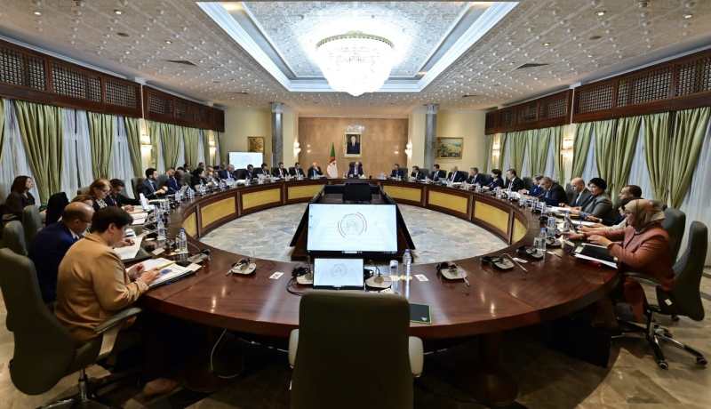 تحسين تمدرس التلاميذ ومشاريع هامة على طاولة الوزير الأول