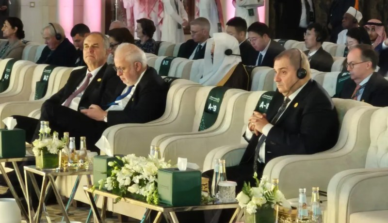 وزير العدل يطلع على التجارب العالمية لتعزيز الأداء القضائي في المؤتمر الدولي بالرياض