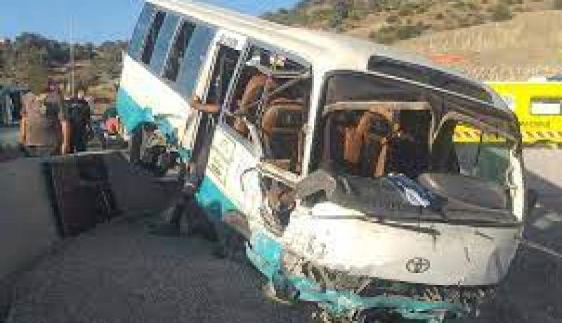 ميلة.. 6 جرحى في انحراف حافلة لنقل المسافرين واصطدامها بسيارة وعمود كهربائي